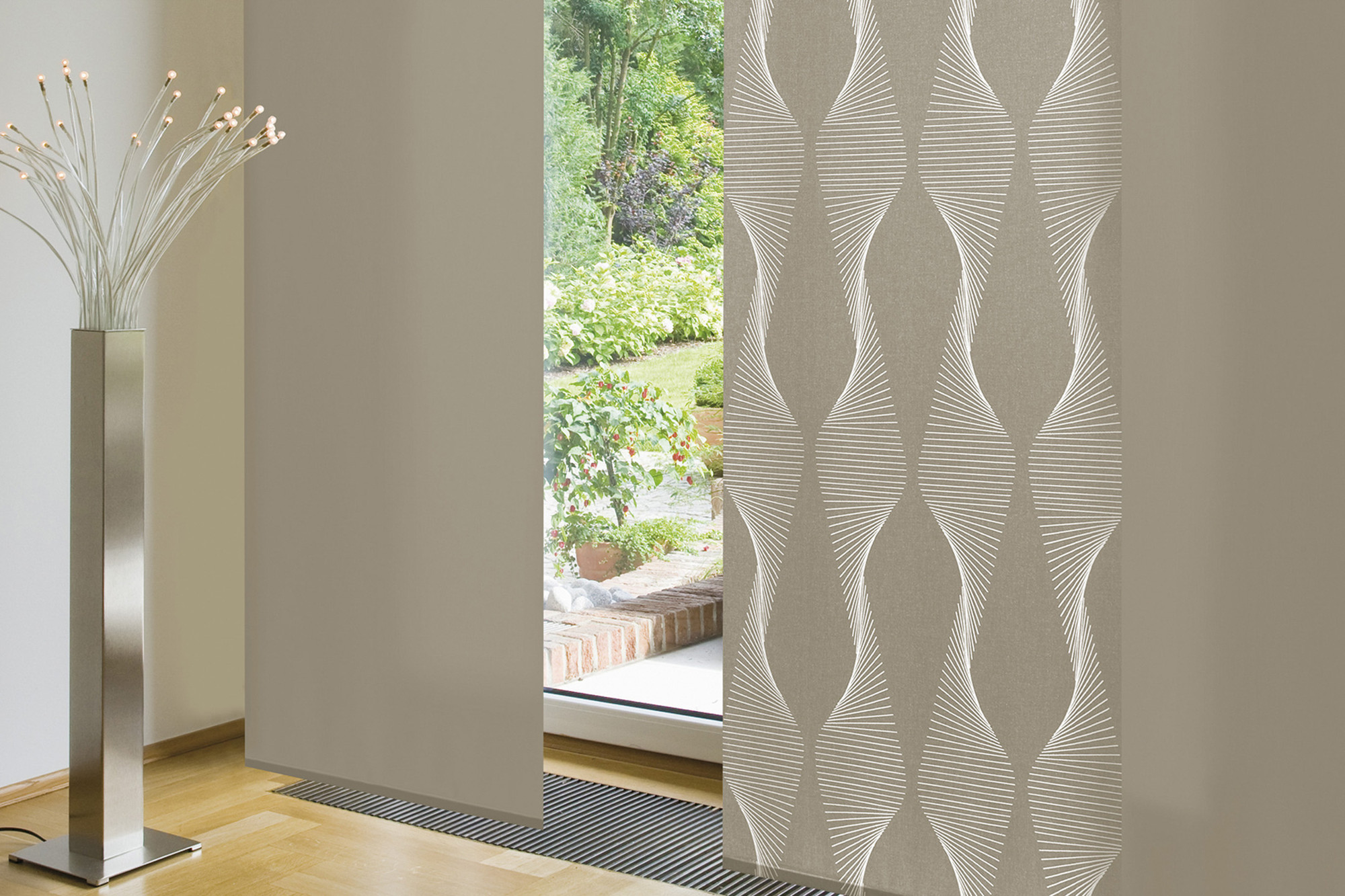 Product: Panel blind
