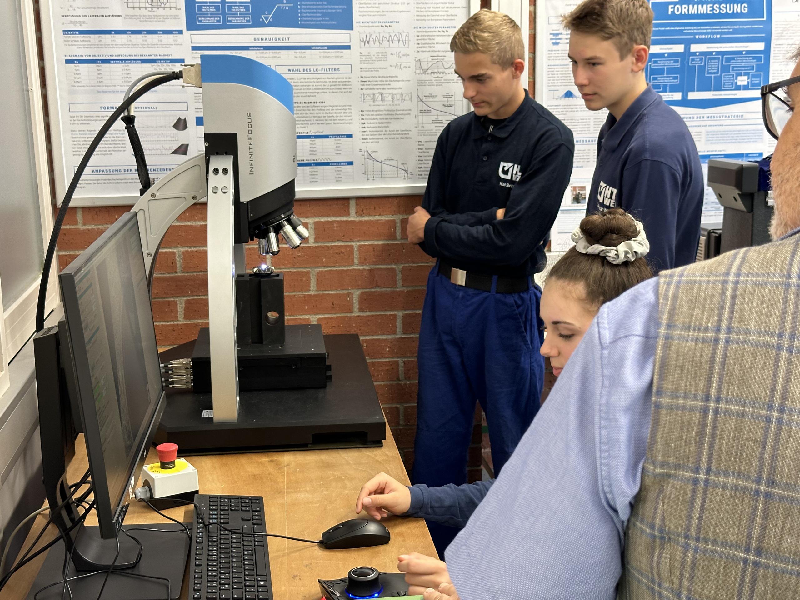 Bruker Aliconas investment in education: optical 3D meassuring device in technical school